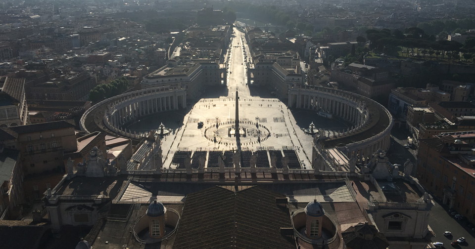 アイキャッチ・バチカン市国・サンピエトロ寺院キューポラからの風景